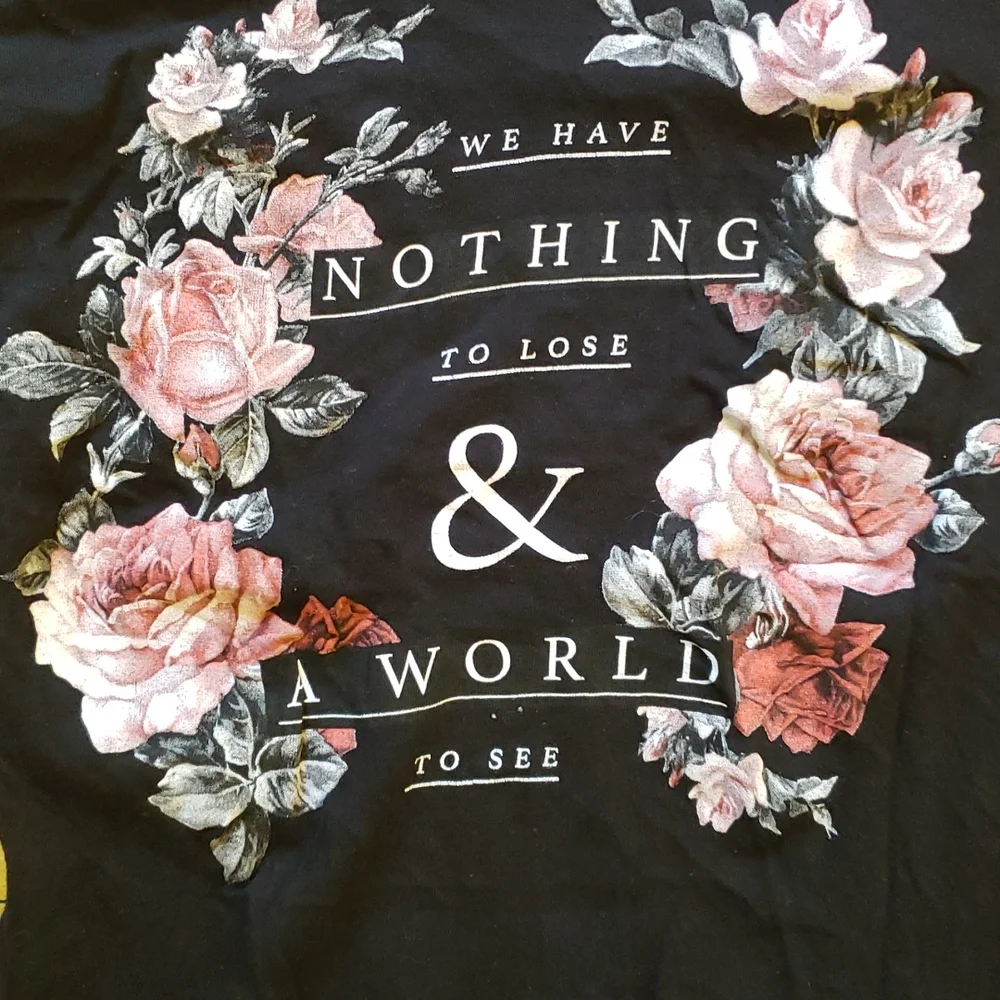 Girls medium short sleeve tee " we have nothing to lose & a world to see" - Picture 2 of 4
